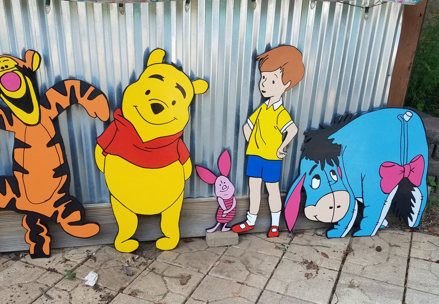 Pooh with Bee on Nose full set Life-size