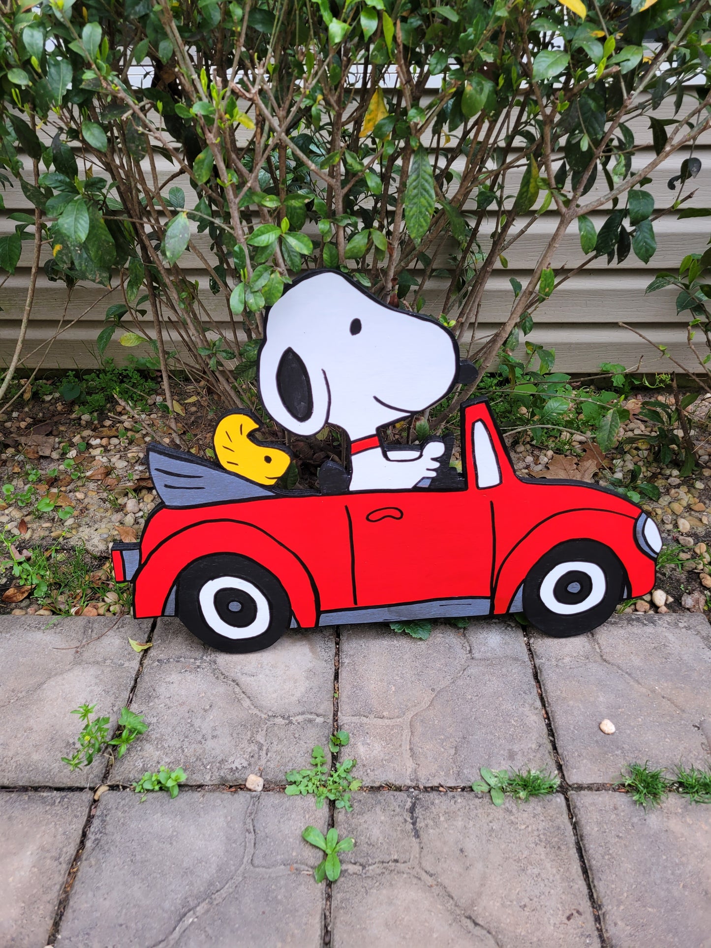 Snoopy driving VW bug