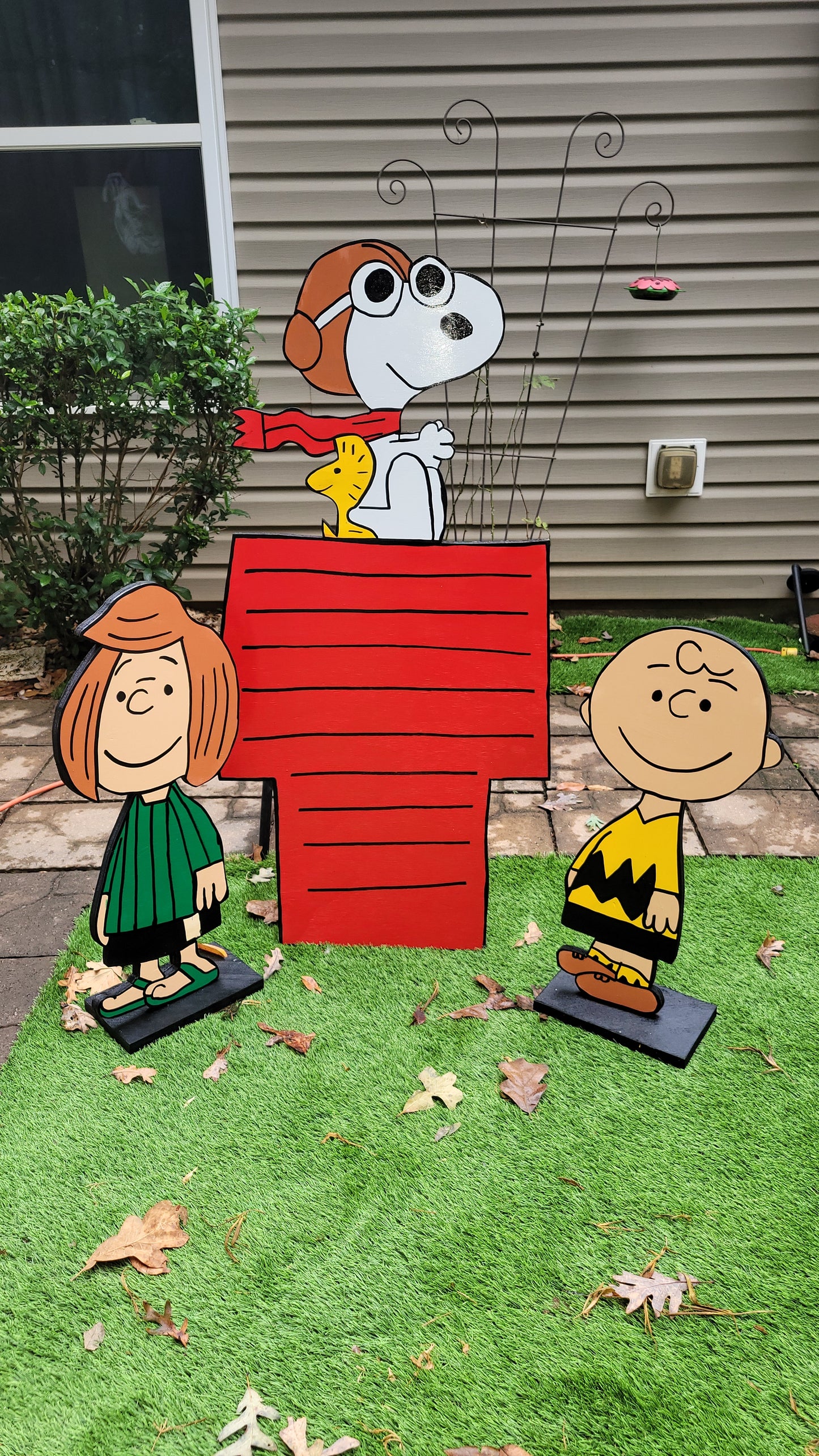 Charlie Brown and Peppermint Patty with Flying ace Snoopy on doghouse