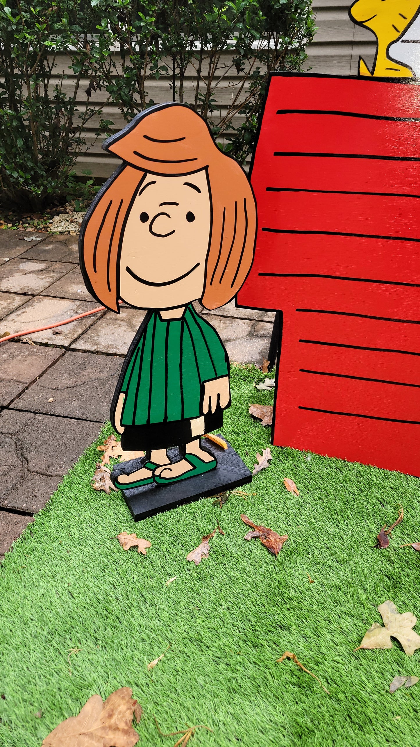 Charlie Brown and Peppermint Patty with Flying ace Snoopy on doghouse
