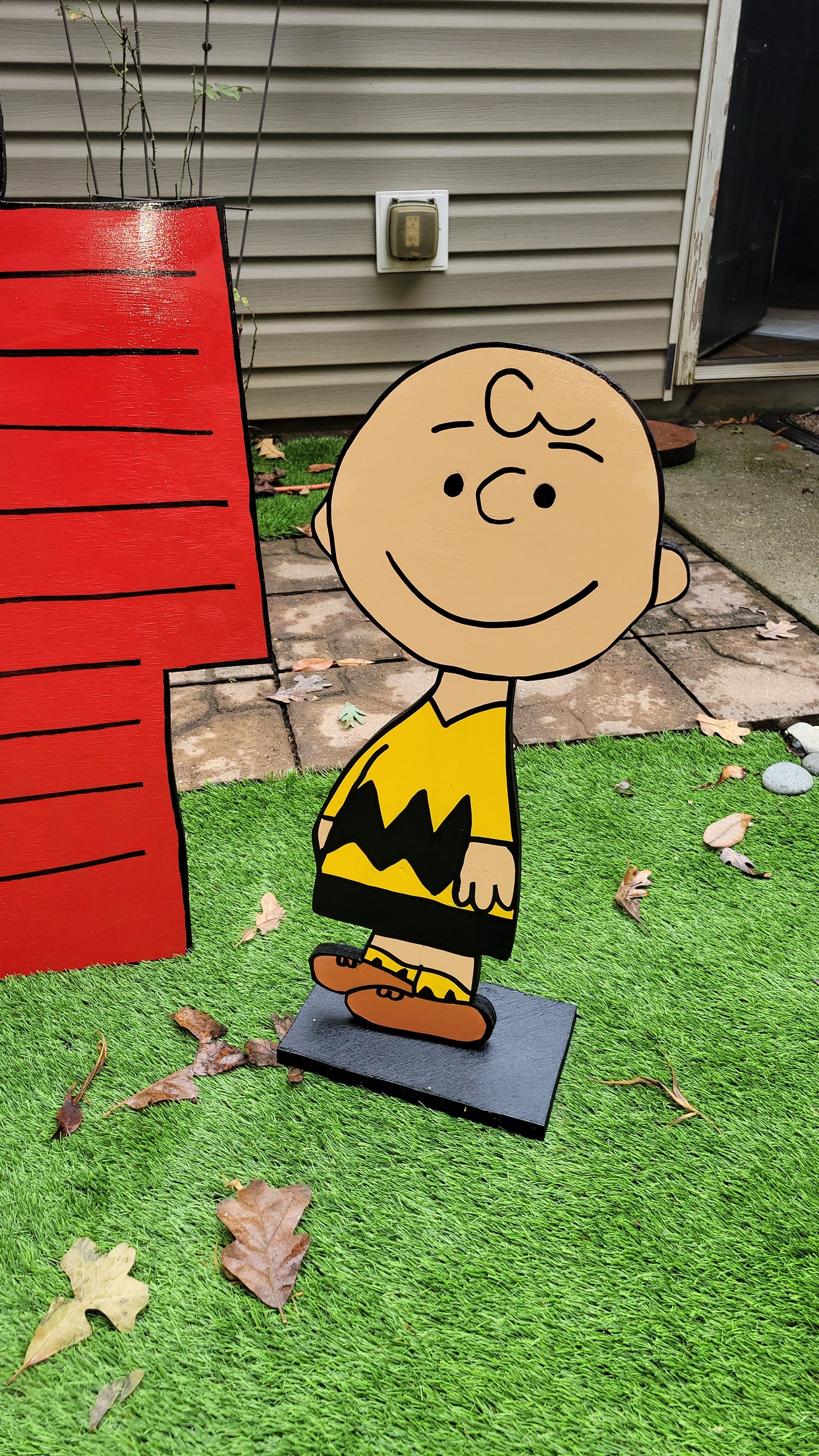 Charlie Brown and Peppermint Patty with Flying ace Snoopy on doghouse