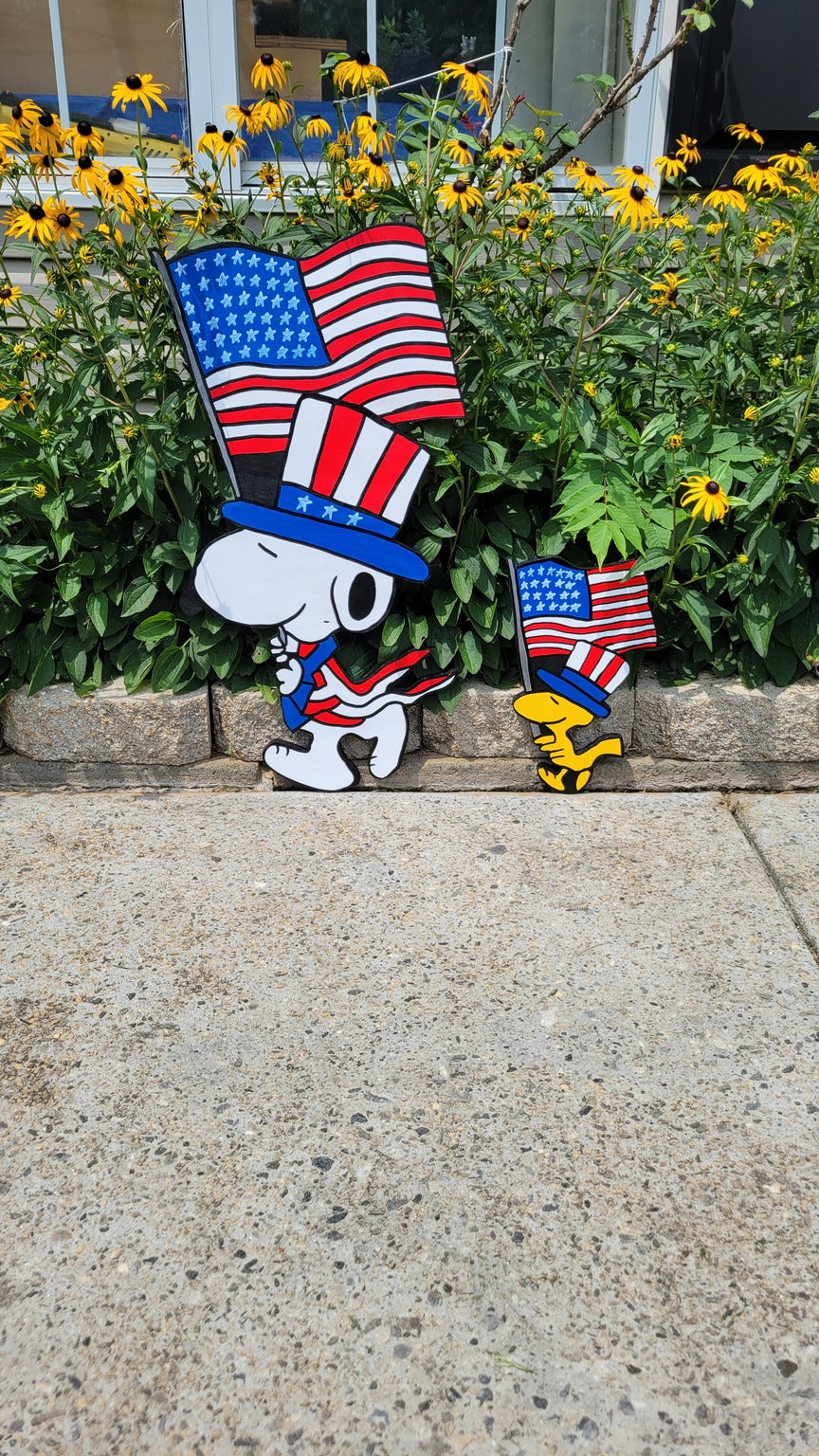 Snoopy and Woodstock USA yard art