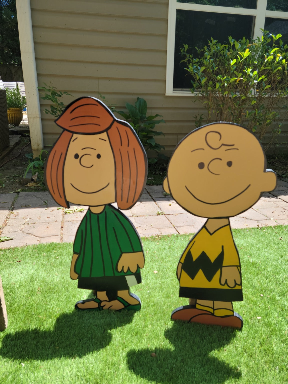 Charlie Brown and Peppermint Patty yard art