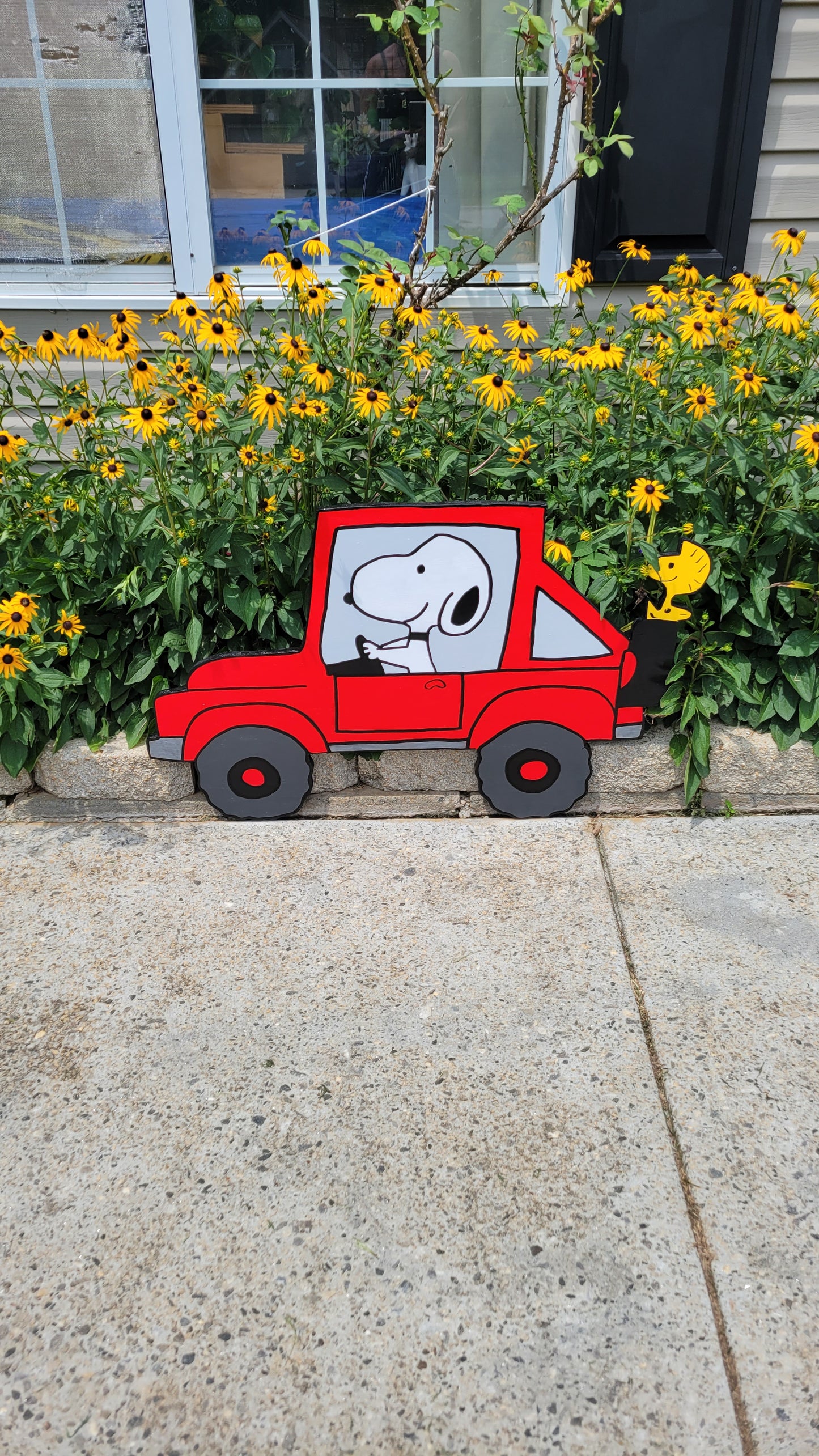 Snoopy driving jeep yard art