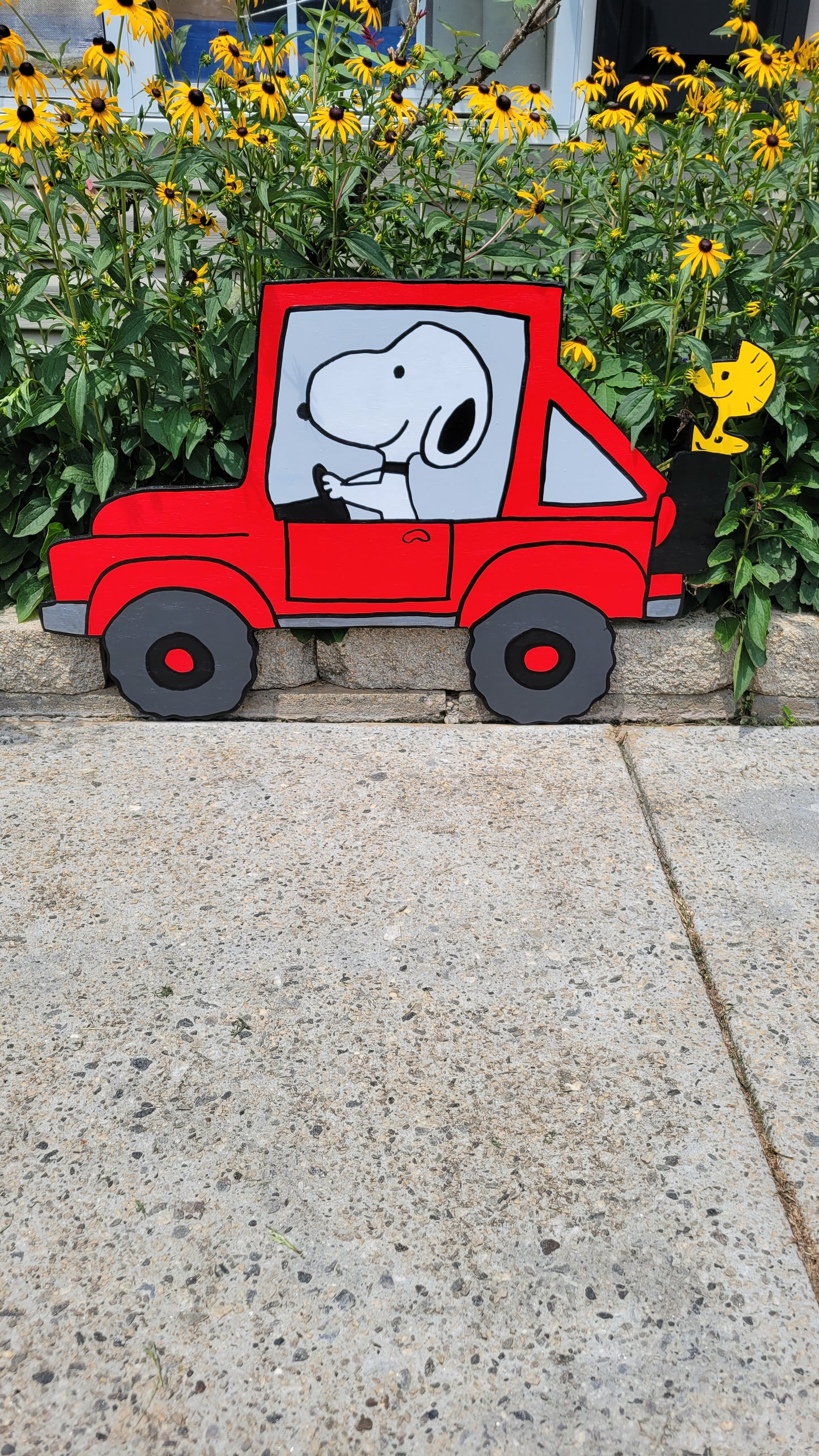 Snoopy driving jeep yard art