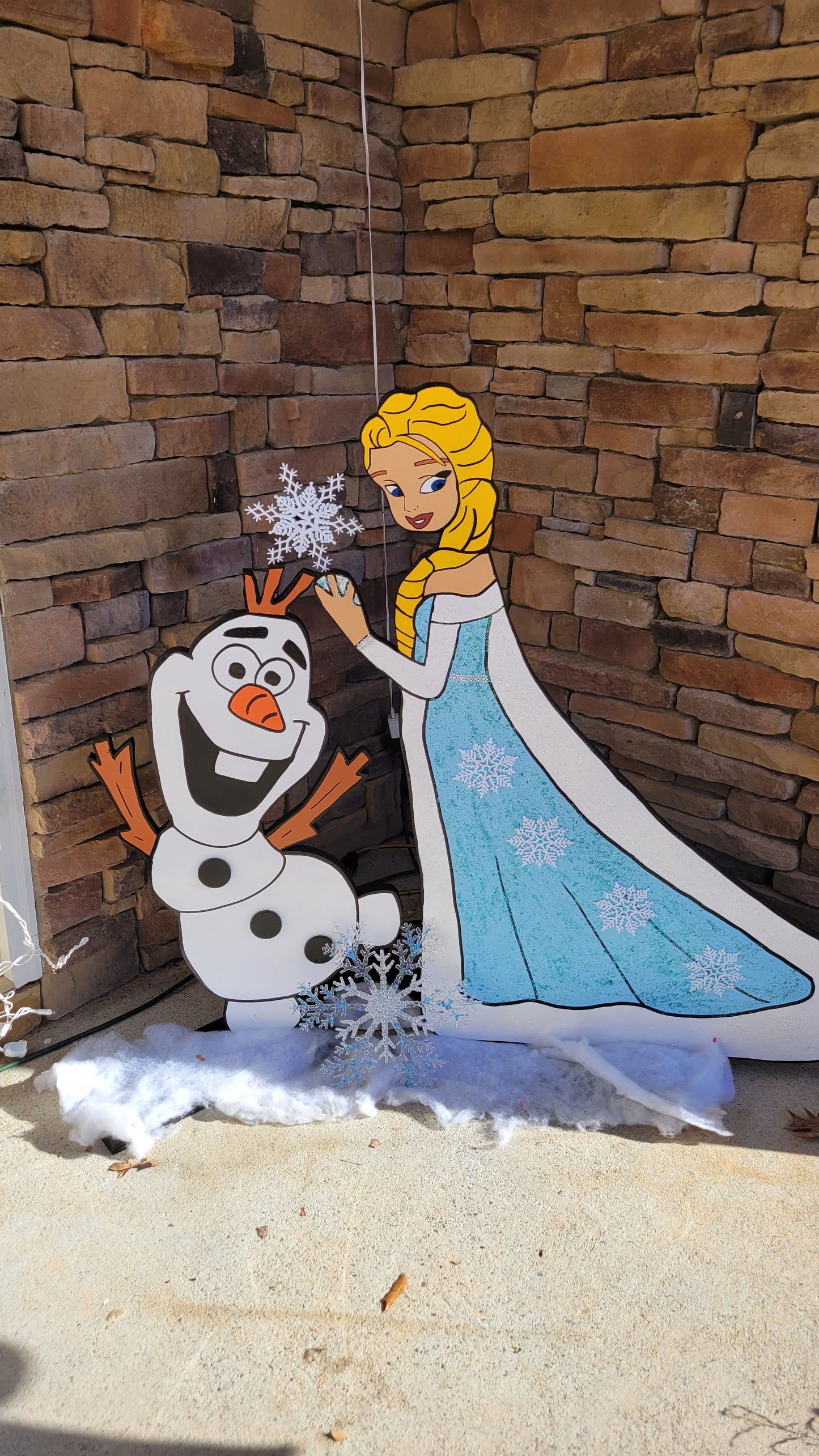 Elsa and Olaf lifesize yard art