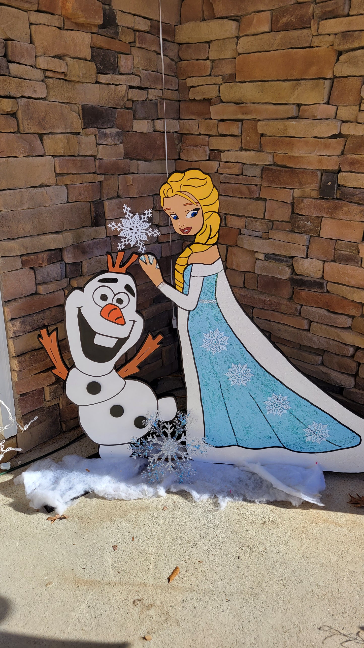 Elsa and Olaf lifesize yard art