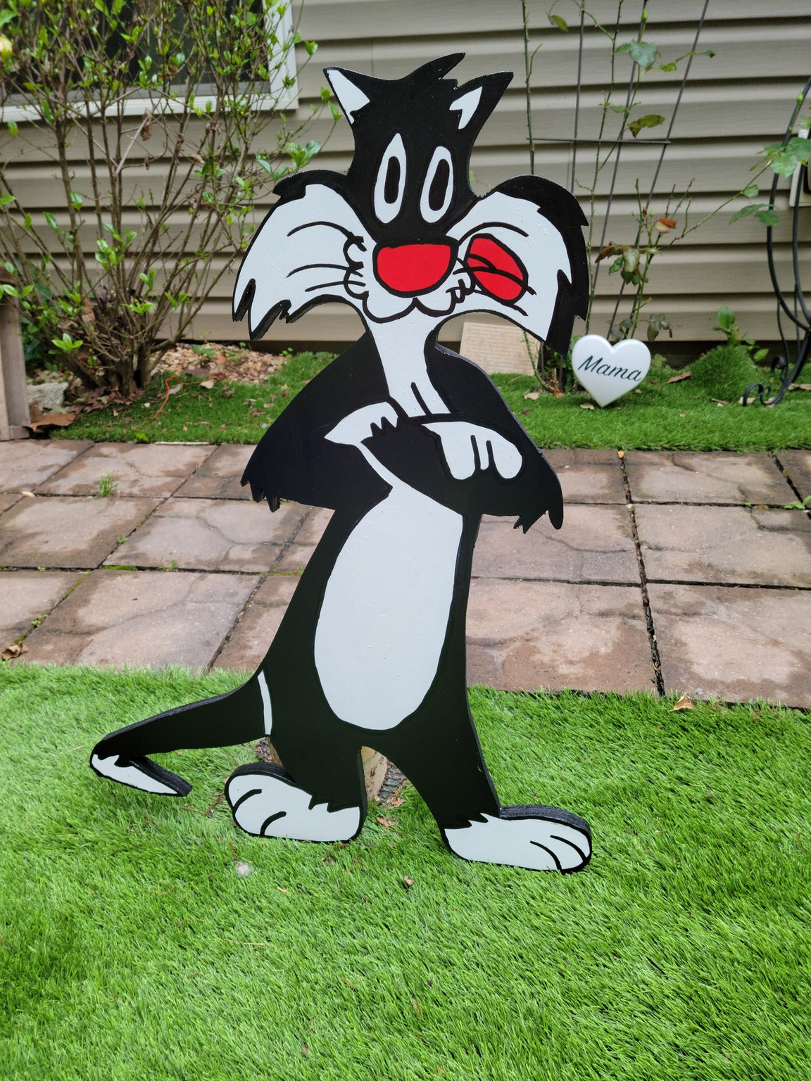 Sylvester the cat. Yard art