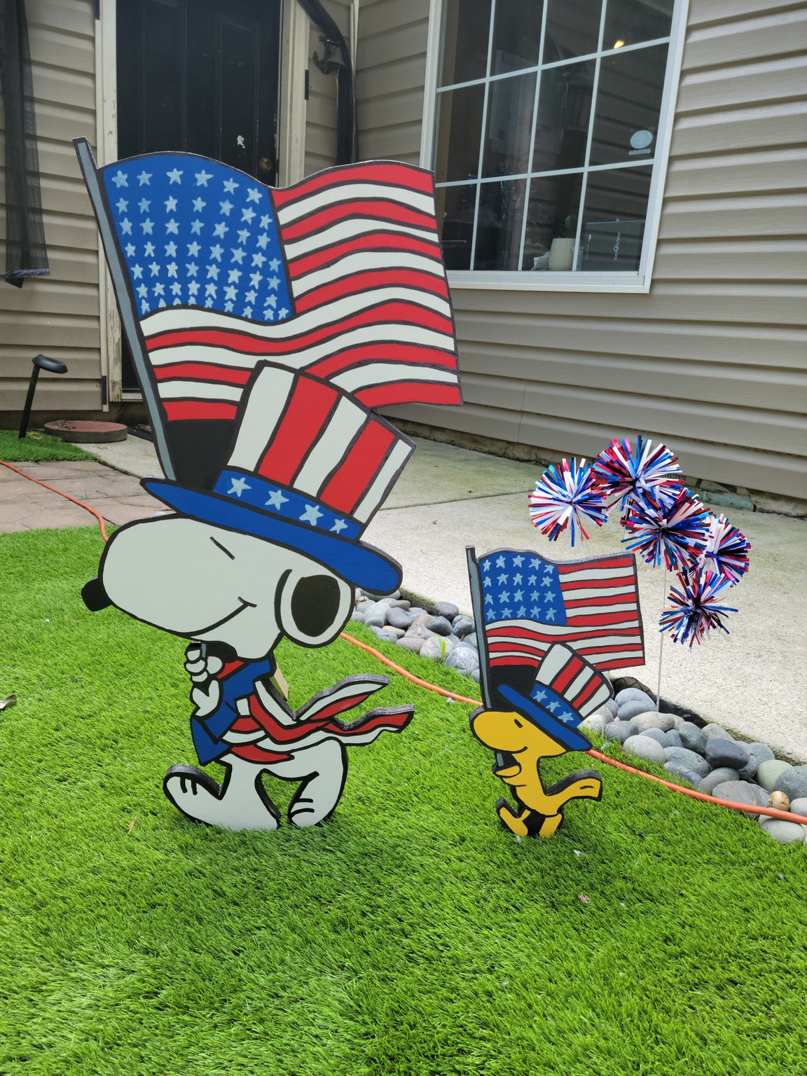 Snoopy and Woodstock USA yard art