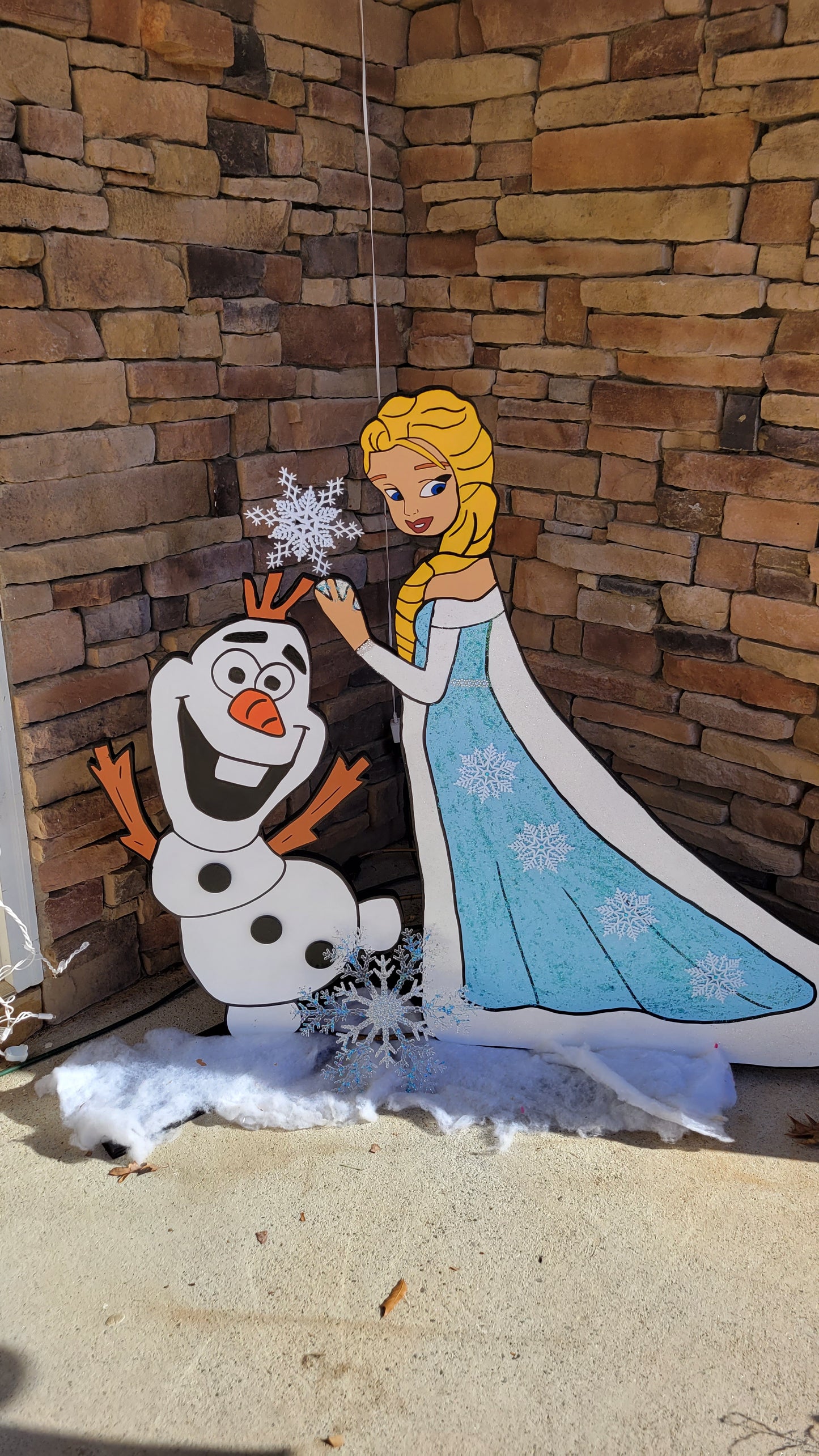 Elsa and Olaf lifesize yard art